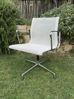 Original Vitra Charles Eames EA 108 Weiß Drehbar Mesh Netzbezug Besucherstuhl