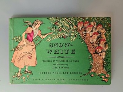 Snow-White by Walter De La Mare & David Walsh. First edition, Hulton Press, 1952