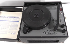VINTAGE RECORD PLAYER HAMILTON ELECTRONICS CORP. Original in nice condition.