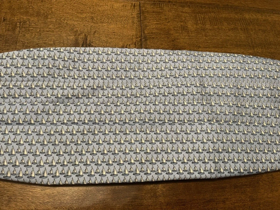 Vineyard Vines Hecho en EE. UU. Preppy Azul Claro Veleros Esmoquin Traje Cummerbund Seda Foto 2 de 4