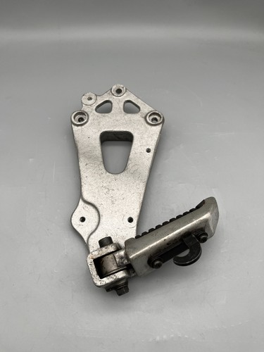 Suzuki GSXR 1100 Fußrastenhalter Hinten Links Foot Rest Holder GSX-R1100 #31521