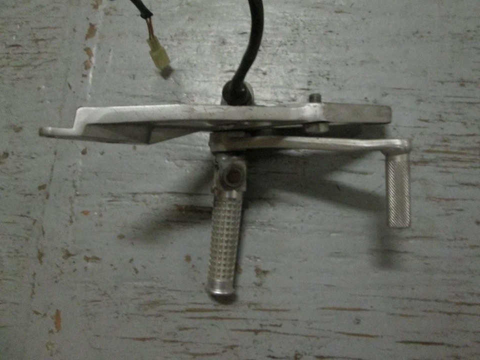 Conjunto clavija derecha suzuki gsxr600w / gsxr750w 43511-17e01 pedal 43110-17e00 Foto 2 de 3