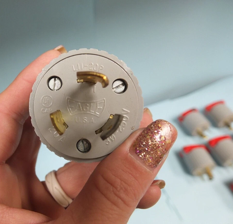 * LOTE DE 10 * EAGLE L11-20P 20 AMPERIOS, 250 VOLTIOS, ENCHUFE DE BLOQUEO GIRATORIO 3Ø Foto 4 de 4