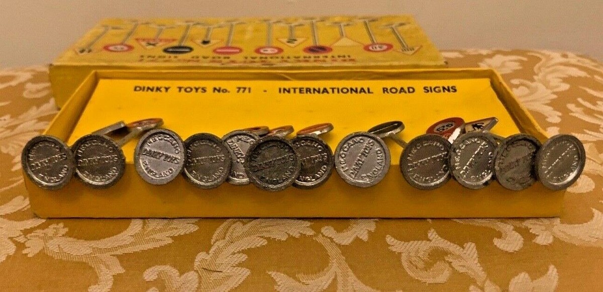 Dinky Toys No. 771 International Road Signs Set Excellent in