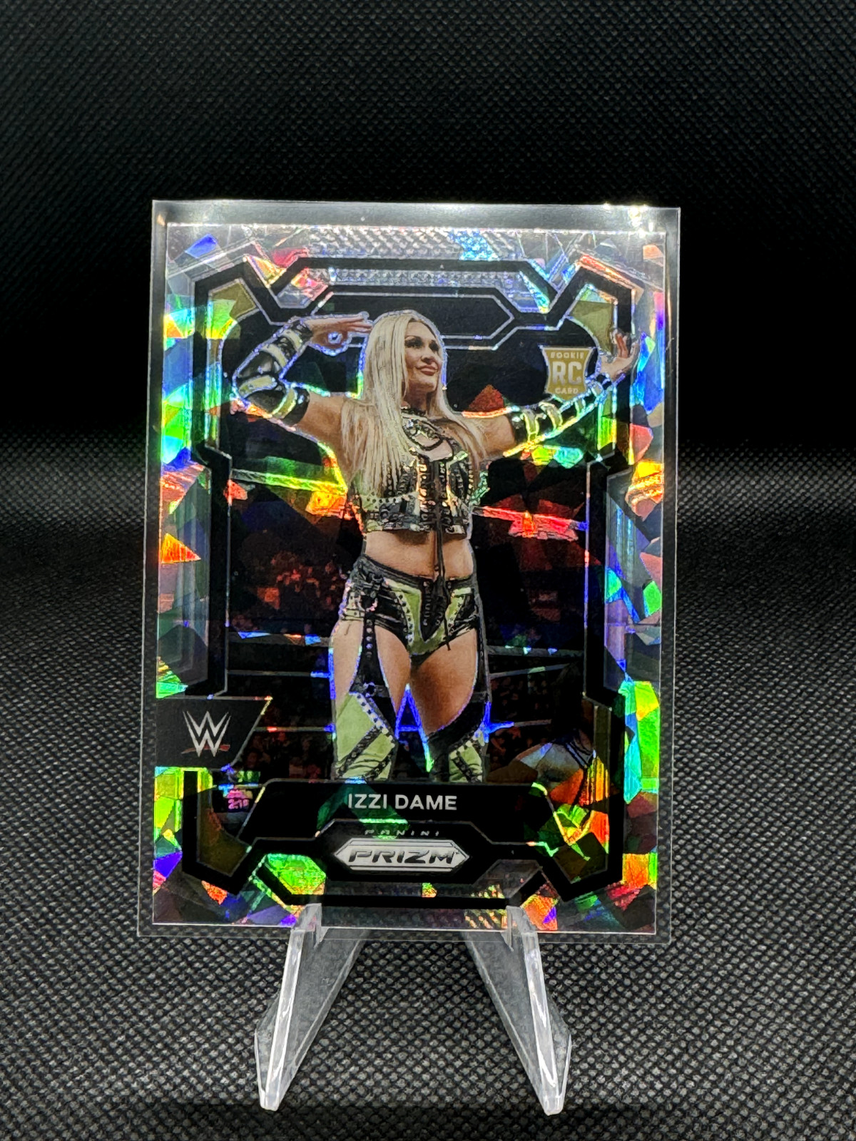 Izzi Dame 2024 Panini Prizm WWE - #116 (RC) Silver Cracked Ice