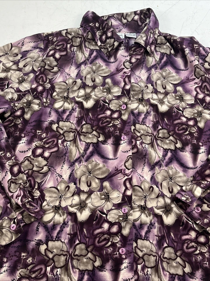 Blusa para mujer Claudia Richard mediana multicolor floral con botones manga larga Foto 2 de 4