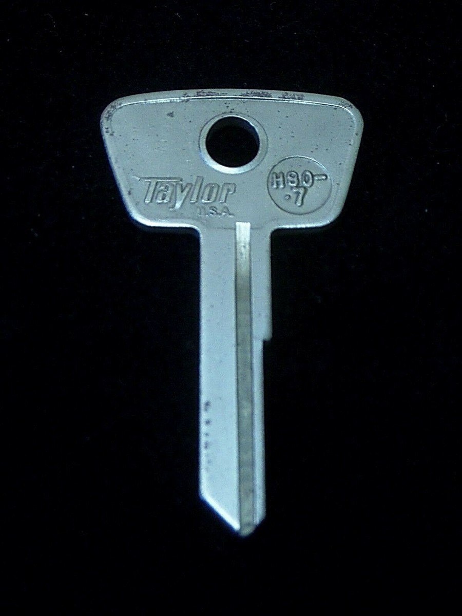 HD34 HONDA N600 Z600 Door/Trunk KEY BLANK (1 of 8 poss.) approx