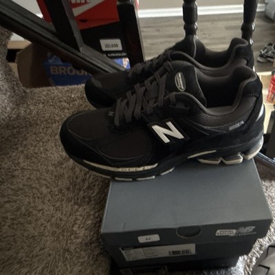 New Balance 2002 R U2002RL Men's Black Low Top Lace-Up Sneakers Rubber