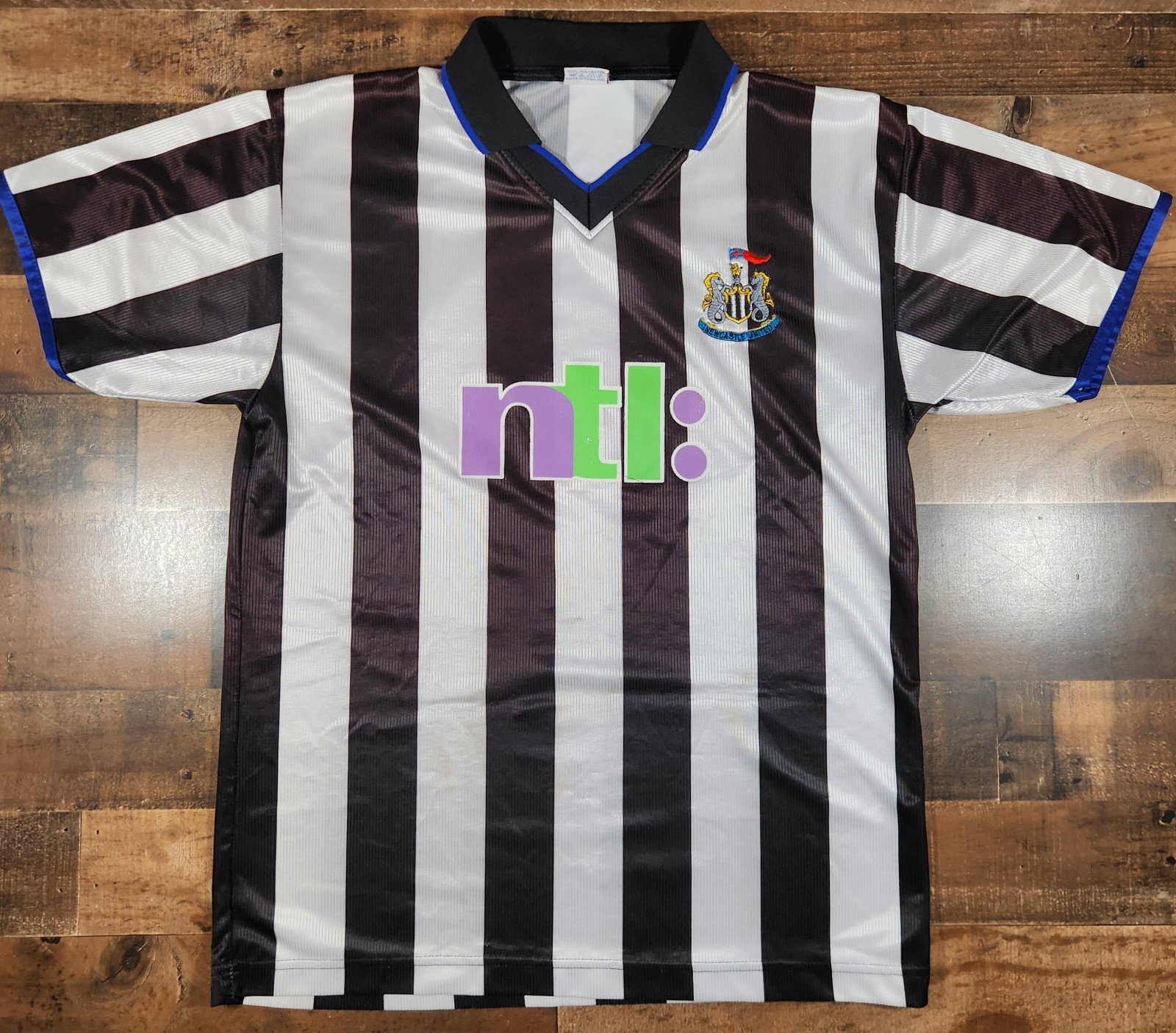 Vintage Newcastle United Soccer Jersey Mens Large Black 2000-01 Home Shirt