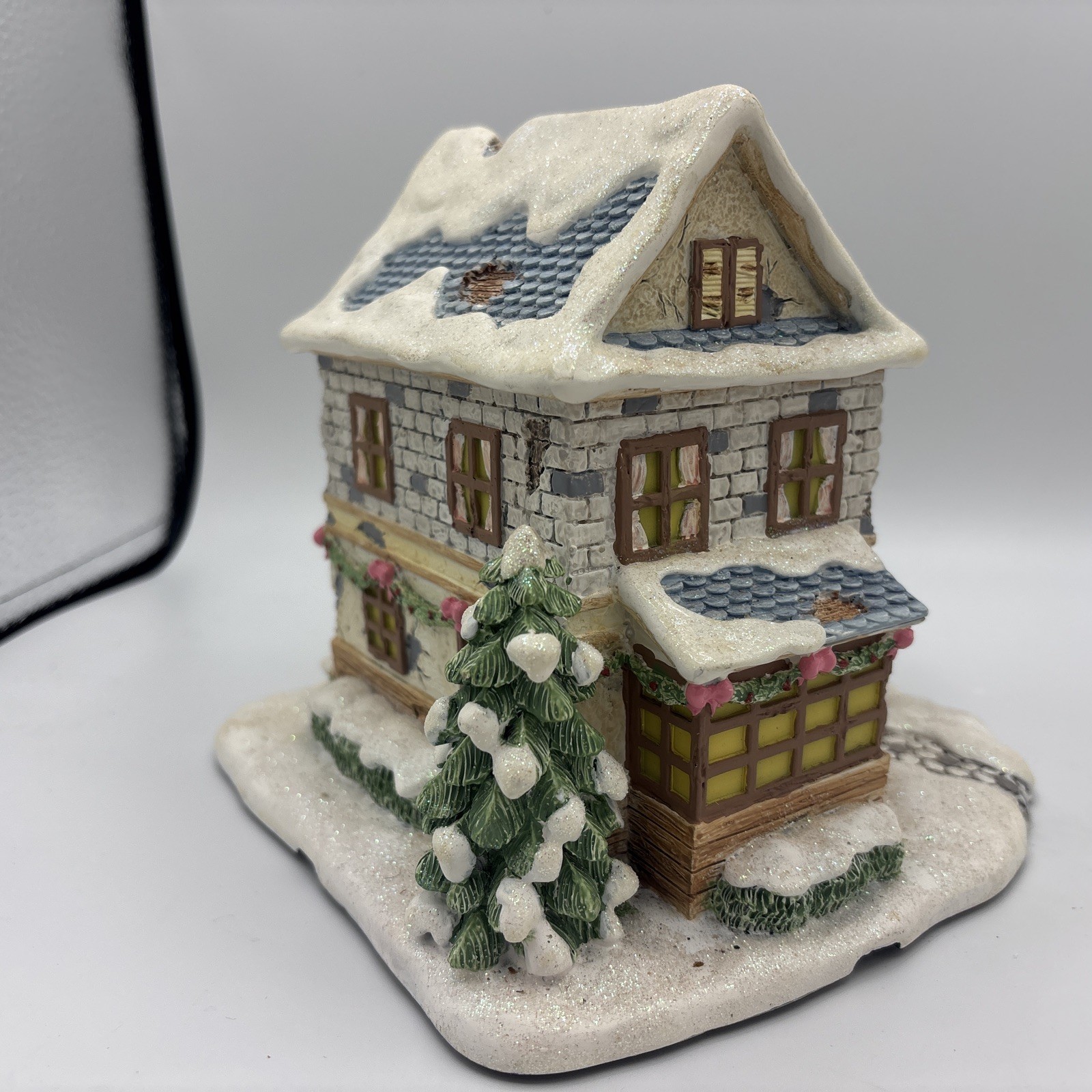 Hawthorne Precious Moments Christmas Carol Village Bob Cratchit House R77