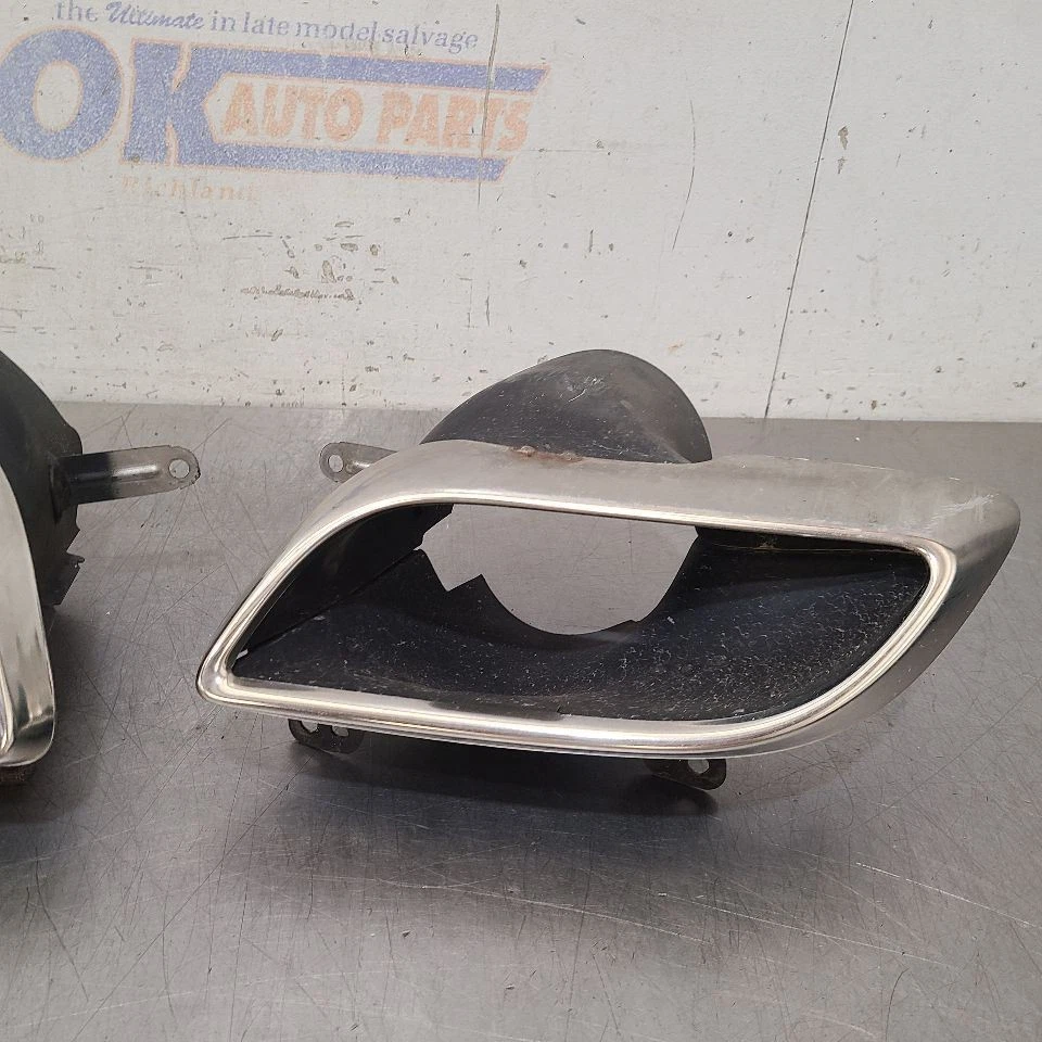 Chrysler 300 Touring 19 2019 parachoques trasero biseles de escape Foto 3 de 4