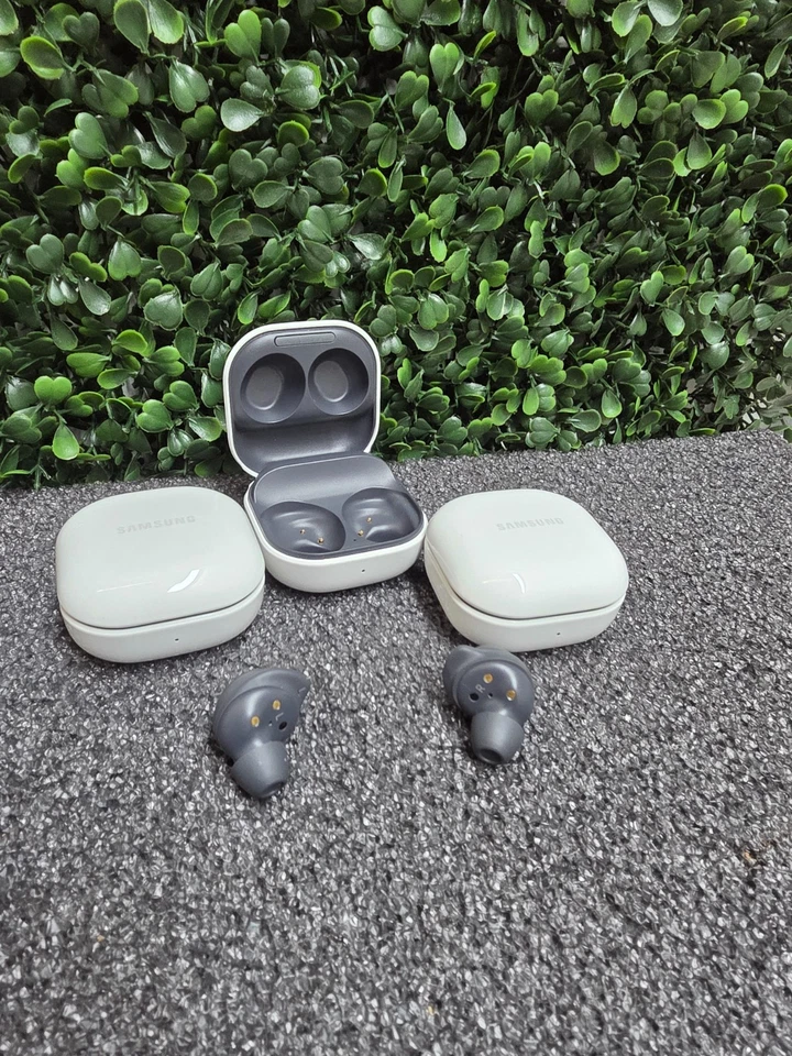 Samsung Galaxy Buds FE (R400) – 8.5/10 – Sanitized & Ready – USB Cable + Charger - Image 2 of 4