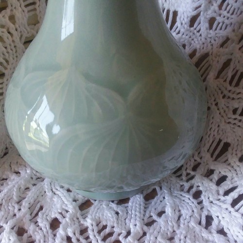 Asian Chinese?Japanese? Celadone Bulb Shape Vase with lotus petals - Picture 5 of 11