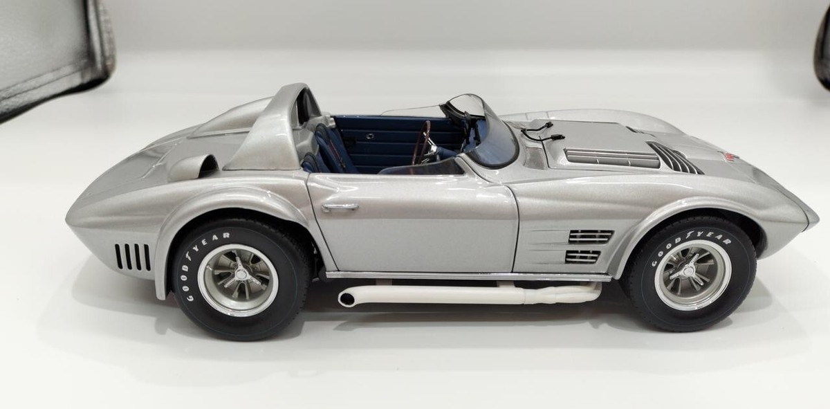 Exoto Racing Legends 1963 Corvette Grand Sport Roadster