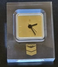 CHEVRON ~ QUARTZ CLOCK ~ EMPLOYEE PREMIUM ~ PLASTIC ~ RUNS ~ AS FOUND 