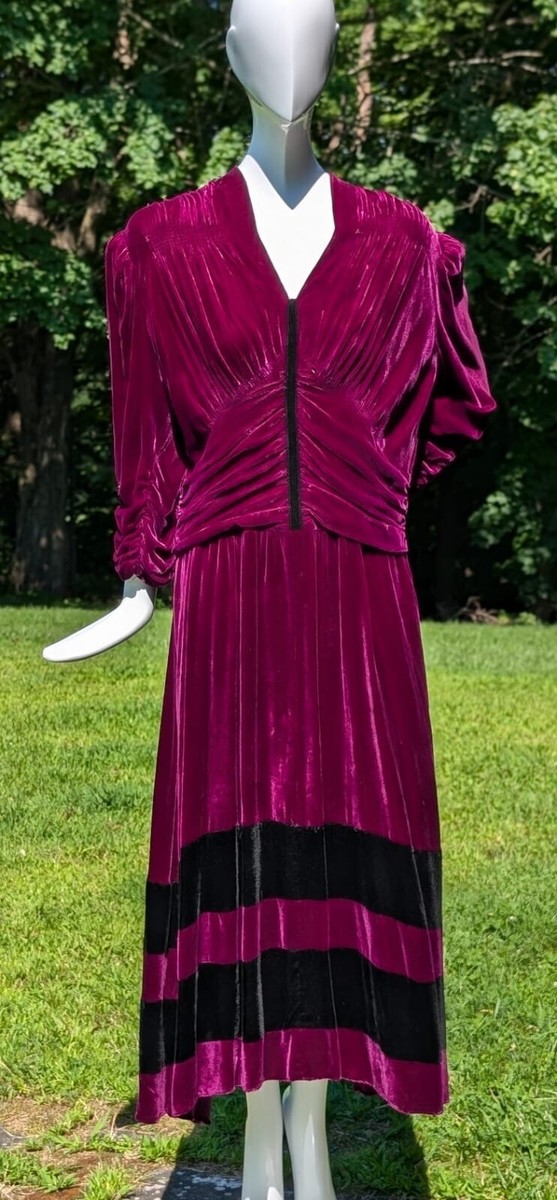 UNUSUAL VINTAGE 1940'S MAGENTA + HUNTER GREEN SILK VELVET DRESS W RUCHING | eBay UNUSUAL VINTAGE 1940'S MAGENTA + HUNTER GREEN SILK VELVET DRESS W RUCHING | eBay