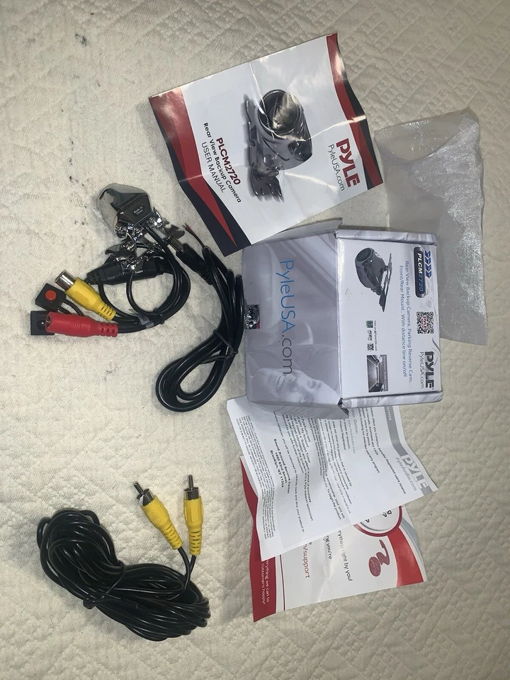 Pyle PLCM2720 Compact Rear View Backup Camera Front or Rear Mountable - Image 2 of 4