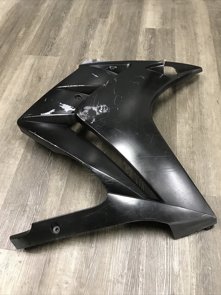 YAMAHA FJR1300 2004, CARROCERÍA INFERIOR DELANTERA 2 PARTE CARENADO DERECHO # 5VS-Y283K-30-P0 Foto 2 de 4