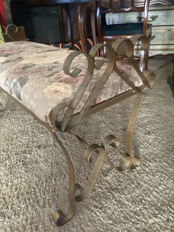 Винтажная золотая плоская железная скамья для зала или спальни Hollywood Regency 36 дюймов W - Изображение 2 из 4