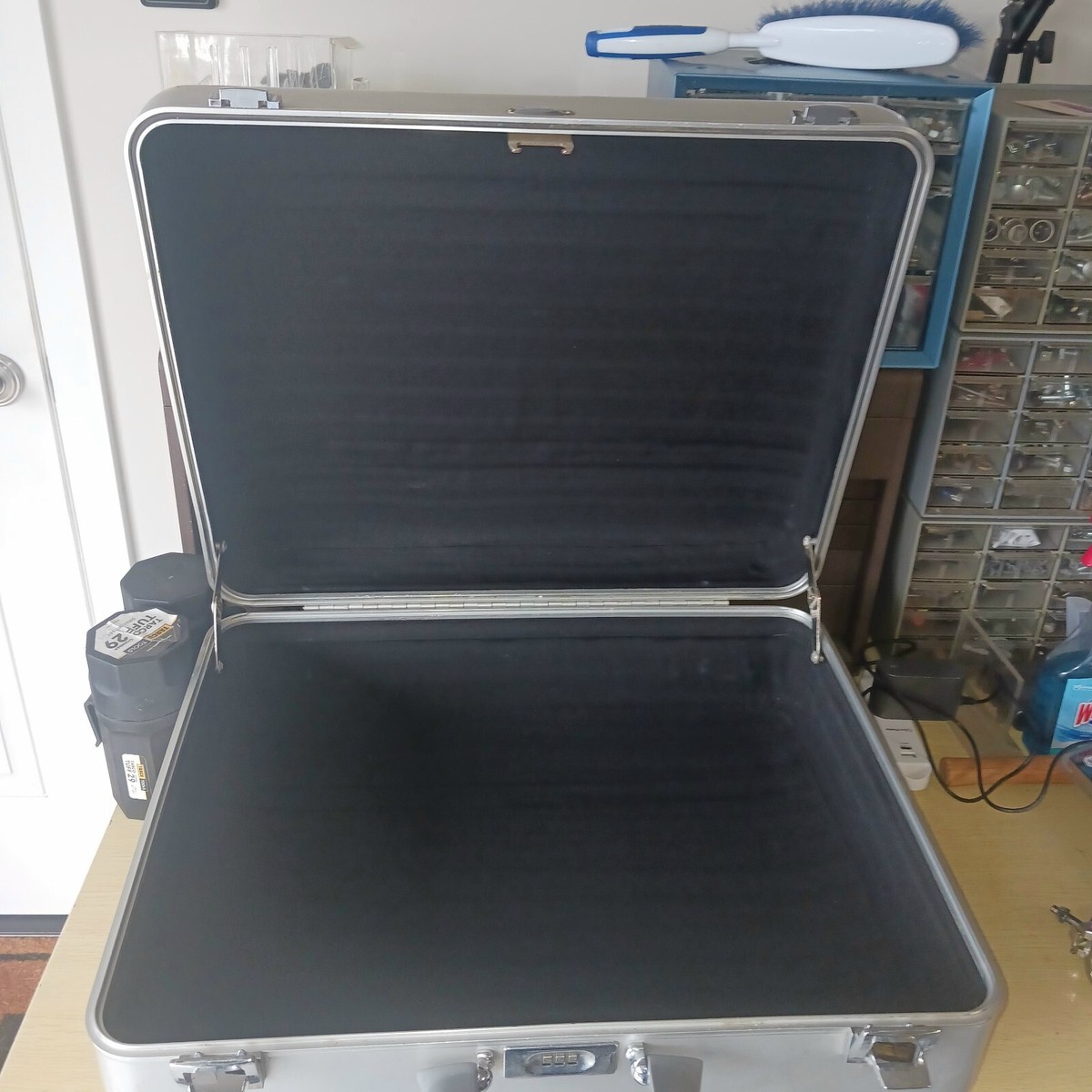 VTG Zero Halliburton Aluminum 21X17X7 LINED, Reg Z, Suitcase