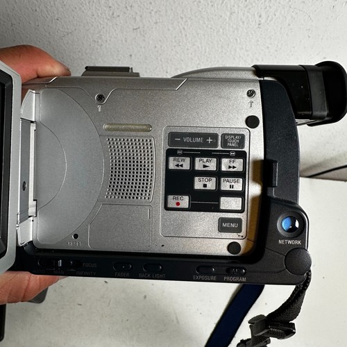 Sony Carl Zeiss DCRTRV50 Handycam Digital Video Camera Recorder with Accessories - Picture 14 of 20