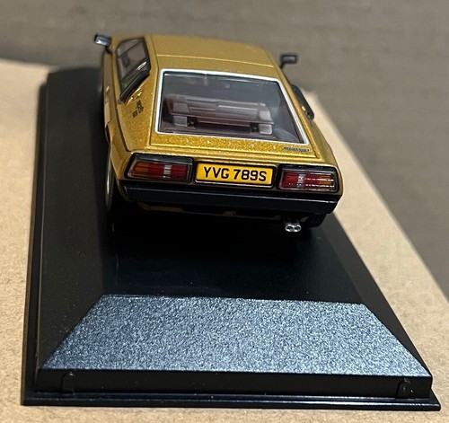 Lotus Esprit S2, 1st production series 2 (Champ Gold). 1:43 Corgi Model VA14202 - Picture 4 of 11
