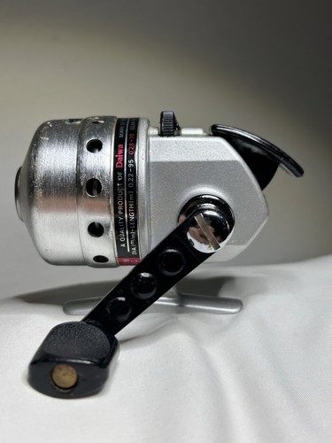 Vintage Daiwa Silvercast 208 RL 208rl Spincasting Fishing Reel ~ Closed Case - Picture 1 of 8