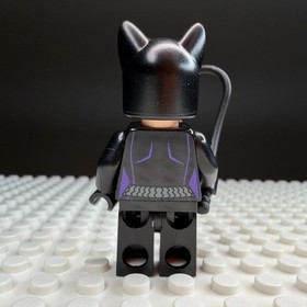 LEGO Catwoman Purple Lips Minifig sh006 DC Super Heroes Batman 6858 w/whip 