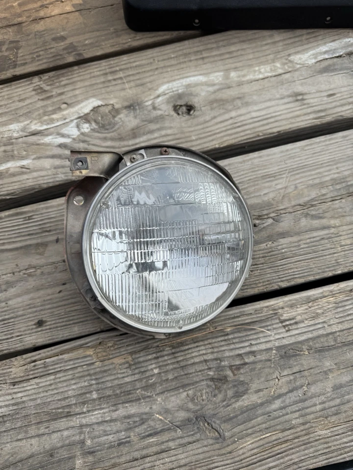 Faro de pasajero Toyota 1979/1983 y bisel y luz marcadora Foto 3 de 4