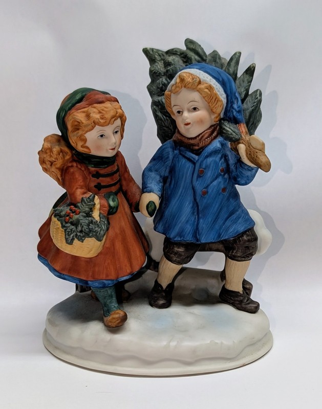 1981 Avon Christmas Memories Sharing the Christmas Spirit Figurine First Edition
