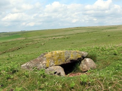 Photo 6x4 Cromlech Beili Bach / Beili Bach Cromlech Llaneglwys Gweddilli c2017