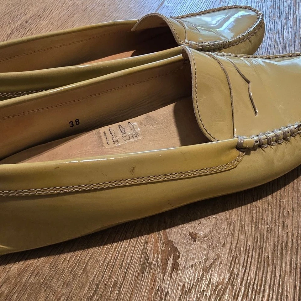 Mocasines de conducción Tod's para mujer Gommino color amarillo tostado charol sin cordones talla 38 Foto 3 de 4