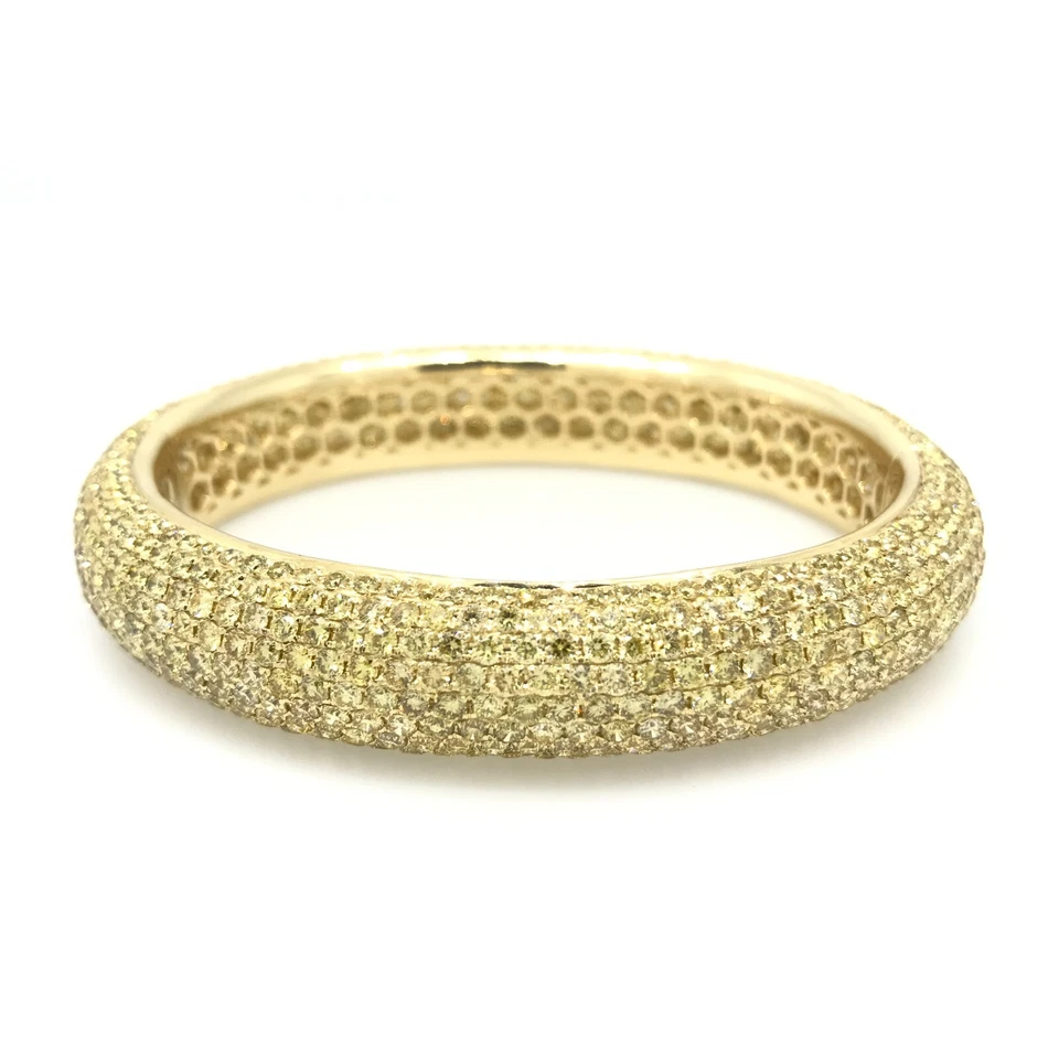 Brazalete ancho de eternidad con pavé de diamantes amarillos de 24,36 quilates en oro amarillo de 18 k-HM1850A