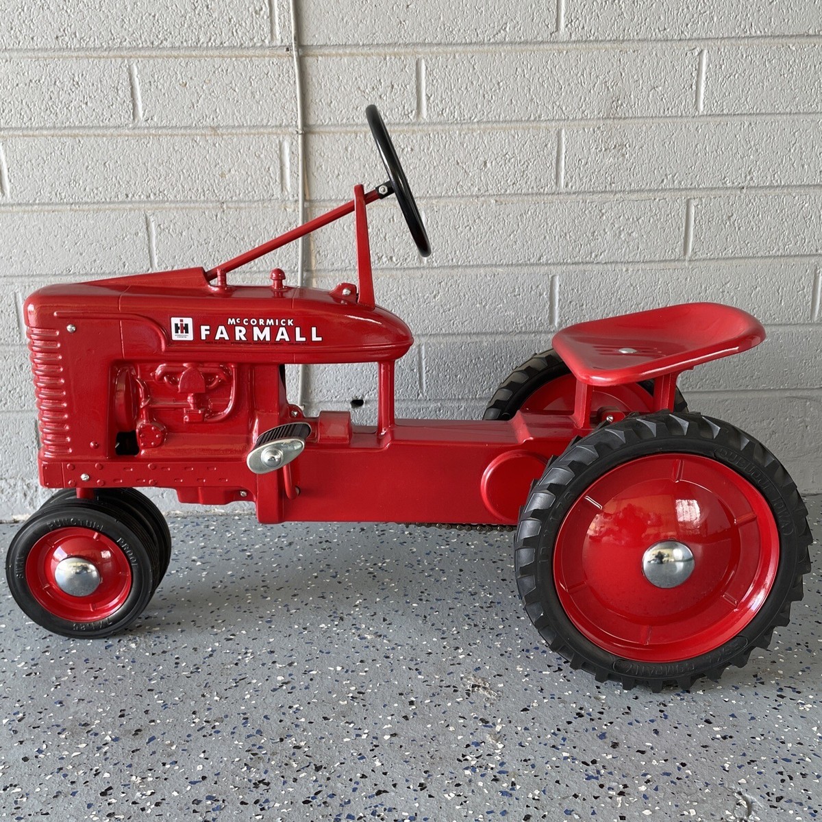 ミニカー　アメリカントラクター　McCORMICK FARMALL ミニカー アメリカントラクター McCORMICK FARMALL PRODUCT