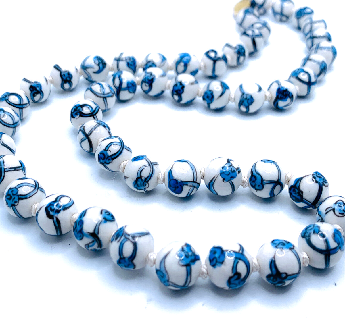 Unusual Vtg Chinese Blue & White Flower Porcelain Necklace Knotted