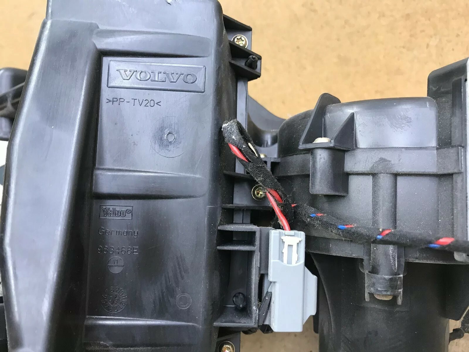 2004 - 2006 VOLVO XC90 REAR AC HEATER BLOWER MOTOR FAN ASSEMBLY 