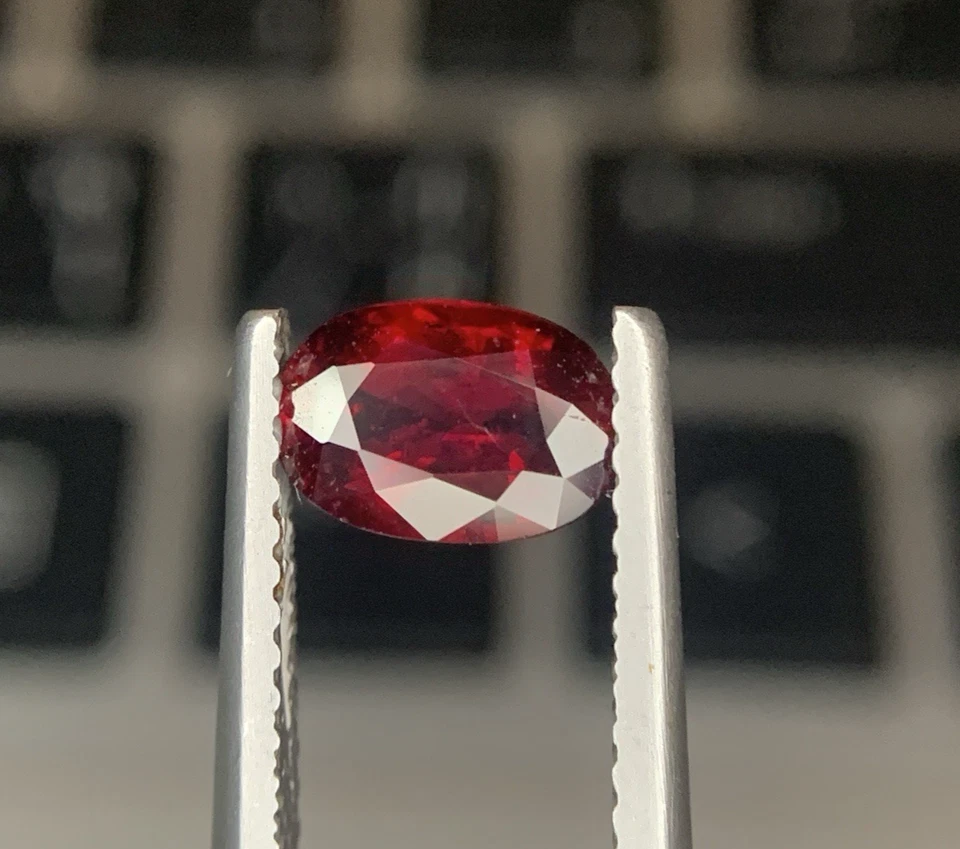 SI 1.21 Carats Oval Pigeon Blood Red Natural Ruby Loose Gemstone Madagascar - Image 2 of 4