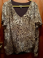 I.N. Studio Women’s 2X Top Leopard Print Short Sleeves V-Neck Gently Worn Nice