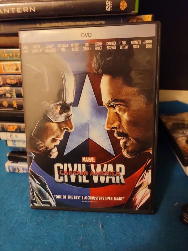 Captain American Civil War Target Exclusive Edition - DVD -  Very Good - - -  - 