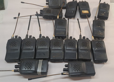 Lot Of 16 Vertex Standard VX-210AU Two-Way Radios UNTESTED  with 4 chargers