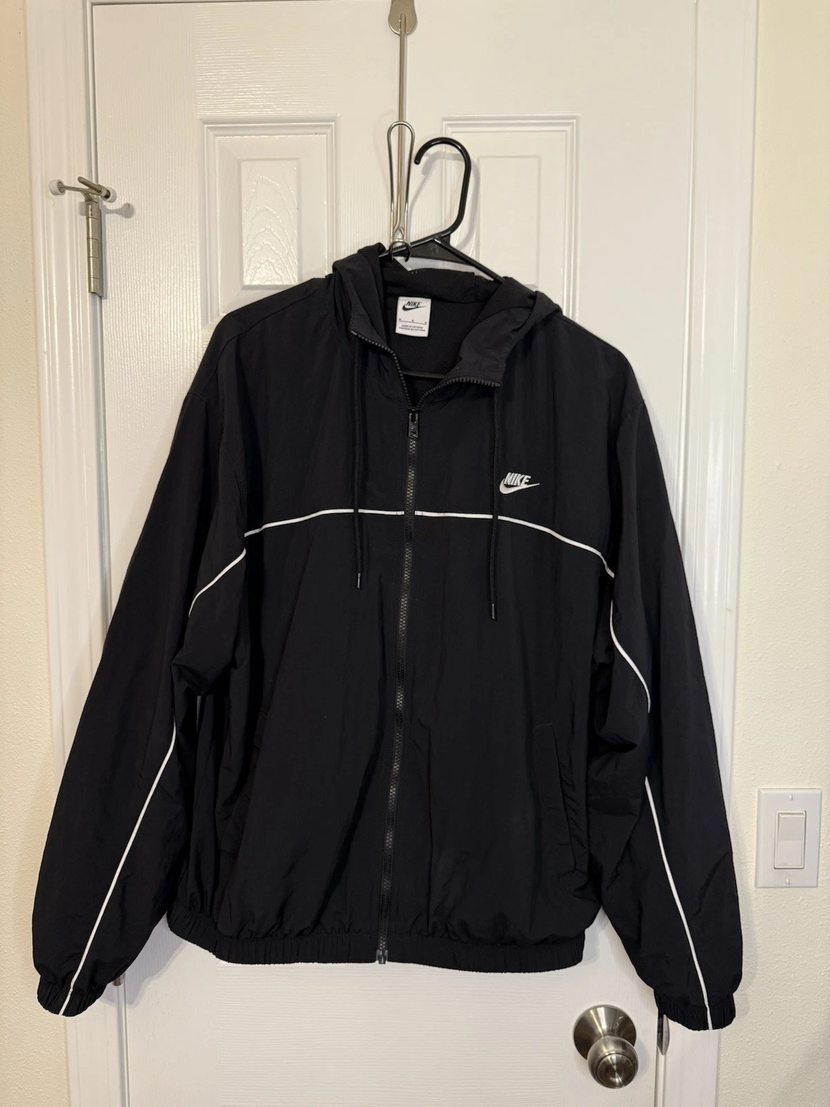 Embroidered Nike Windbreaker Men’s Medium Black