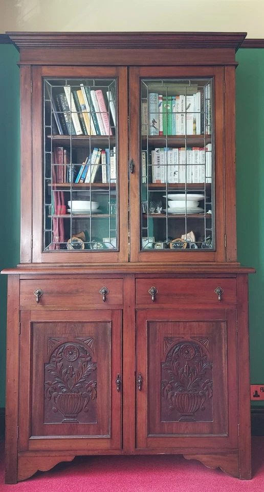 Stunning antique Mahogany bookcase with leaded glass doors, drawers & a cupboard - Image 2 of 4