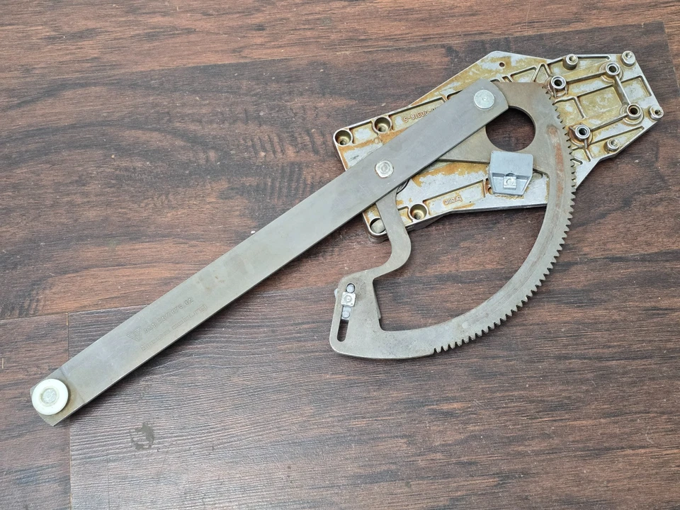 VERY NICE ORIGINAL PORSCHE 928 PASSENGERS DOOR POWER WINDOW REGULATOR 1978-82 - Image 2 of 4