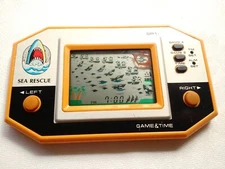 VINTAGE GAME & TIME SEA RESCUE Handheld Game SR-17 Like Nintendo - Works Great