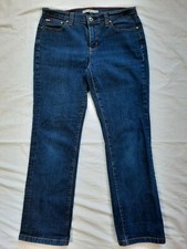 Tommy Hilfiger Women's Classic Fit Jeans Size 6 Regular Initialed back pocket