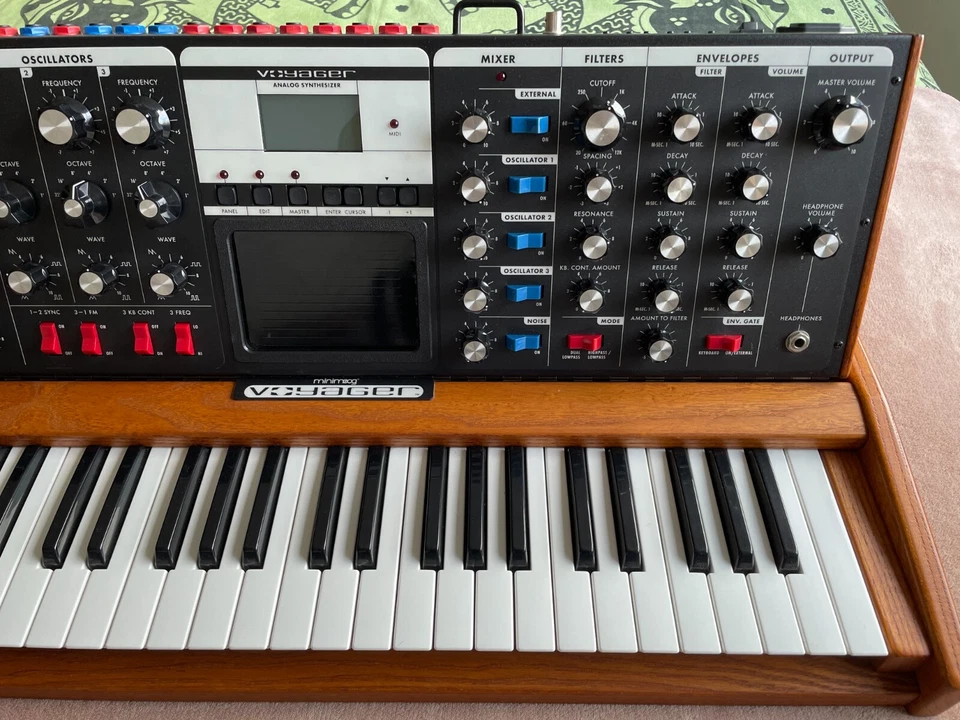 Moog Minimoog Voyager in Excellent condition - Rare Analog Synth Synthesizer - Immagine 4 di 4