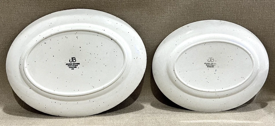 PLATO OVALADO Johnson Bros Desert Sand 12" y 14" blanco con motas marrones - Juego de 2 Foto 4 de 4