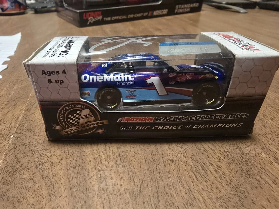 Elliott Sadler #1 One Main Financial 2017 autografado - Imagem 4 de 4