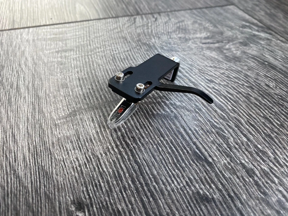 2 x Ortofon OM 5E Cartridge Stylus & Headshell in Black + FREE GIFTS - Image 2 of 4