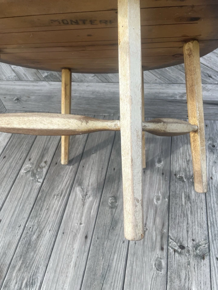 Mesa de centro Monterey vintage firmada alrededor de 1930 Foto 3 de 4